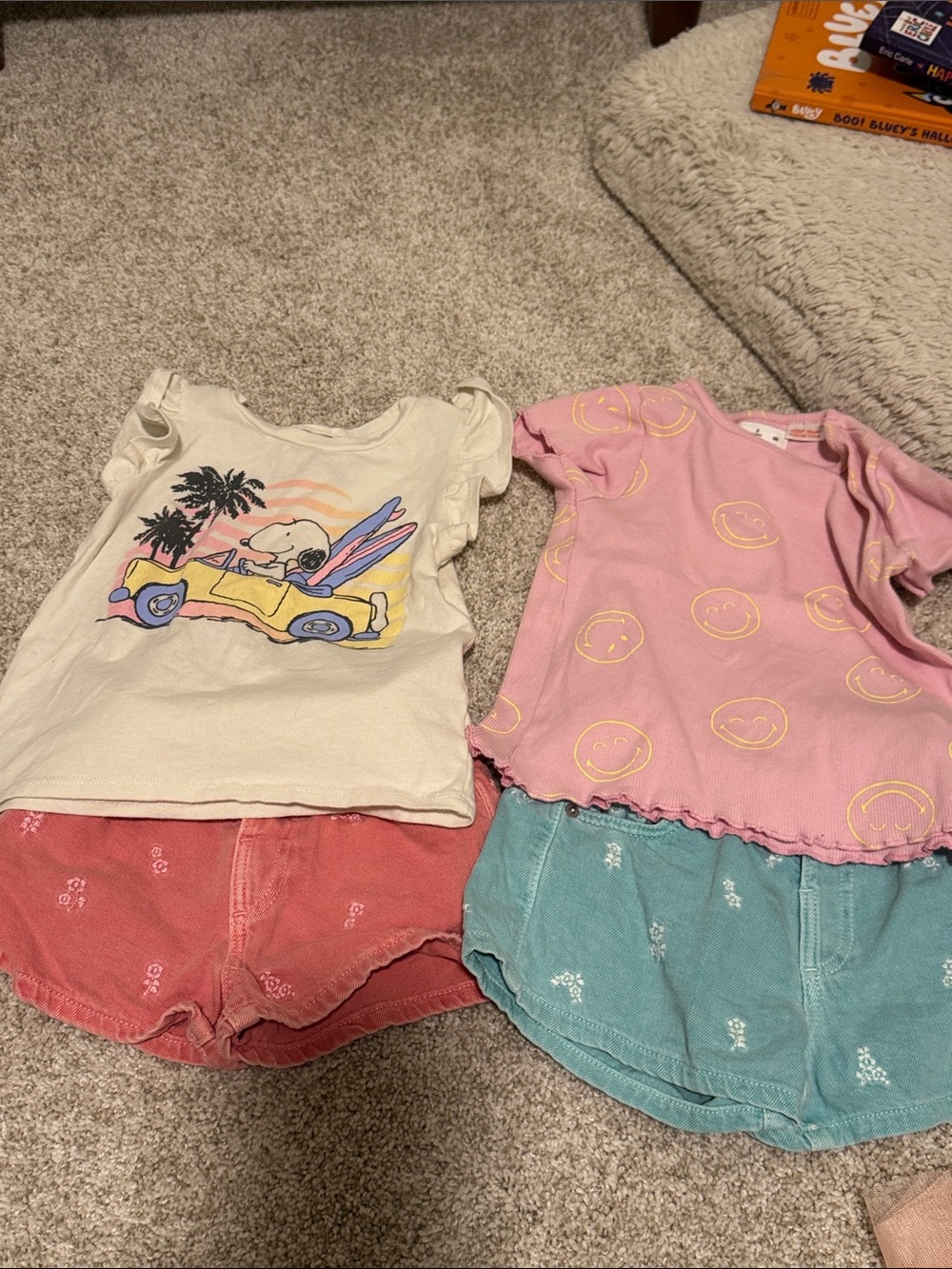 Zara Kids Cream Tee with Pink, Yellow and Blue Graphic 3t